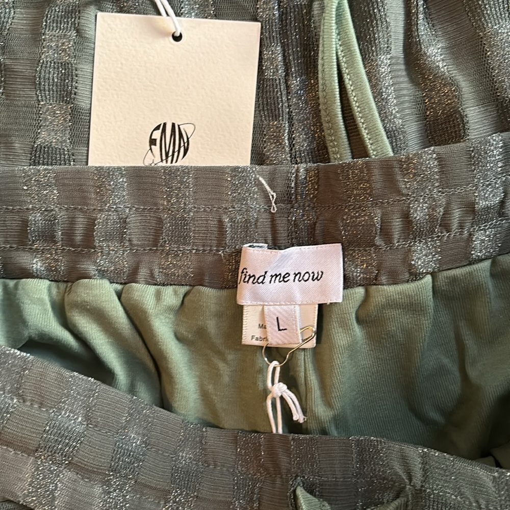 Two pair of find me now shorts! Glittery and relaxed in size M and L - Picture 4 of 4